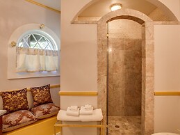 Storybook Riverside Inn