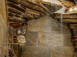 Storybook Riverside Inn