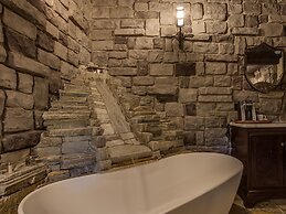 Storybook Riverside Inn