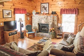 26 Bearfoot Landing 2 Bedroom Cabin by RedAwning