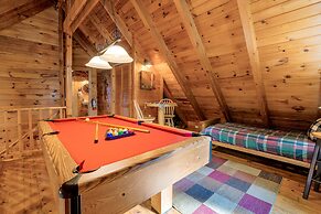 26 Bearfoot Landing 2 Bedroom Cabin by RedAwning