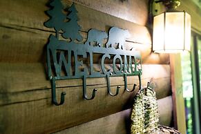 26 Bearfoot Landing 2 Bedroom Cabin by RedAwning