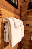 26 Bearfoot Landing 2 Bedroom Cabin by RedAwning