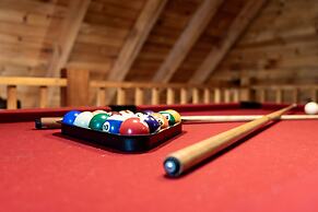 26 Bearfoot Landing 2 Bedroom Cabin by RedAwning