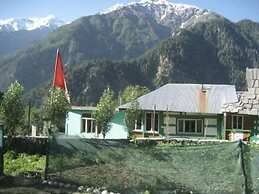 StayApart - Shruti Guest House