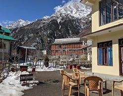 StayApart - Shruti Guest House