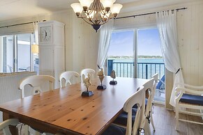 Harbour Island 307l 2 Bedroom Condo by RedAwning