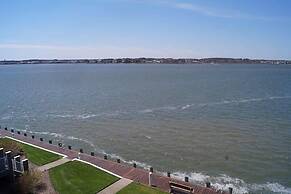 Harbour Island 307l 2 Bedroom Condo by RedAwning