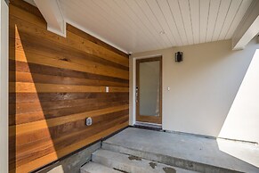 Walk To Bart Or Caltrain! Modern 1br 1 Bedroom Home by RedAwning