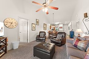 Ozark Comfort 3 Bedroom Condo by RedAwning