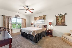Ozark Comfort 3 Bedroom Condo by RedAwning