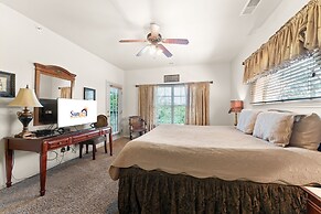 Ozark Comfort 3 Bedroom Condo by RedAwning