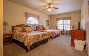 Ozark Comfort 3 Bedroom Condo by RedAwning