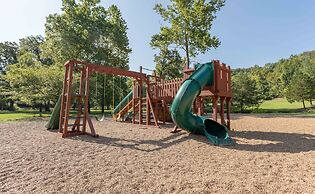 Ozark Comfort 3 Bedroom Condo by RedAwning