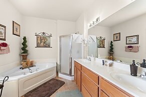 Ozark Comfort 3 Bedroom Condo by RedAwning