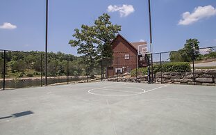 Ozark Comfort 3 Bedroom Condo by RedAwning