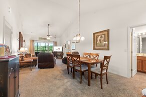 Ozark Comfort 3 Bedroom Condo by RedAwning