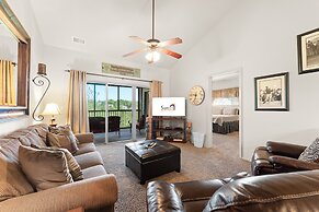 Ozark Comfort 3 Bedroom Condo by RedAwning