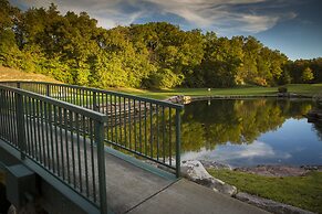 Ozark Comfort 3 Bedroom Condo by RedAwning