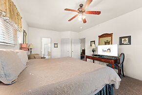 Ozark Comfort 3 Bedroom Condo by RedAwning