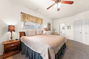 Ozark Comfort 3 Bedroom Condo by RedAwning