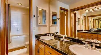 2Br Gorgeous Plaza Condo With A Fireplace - No Cleaning Fee! by RedAwn