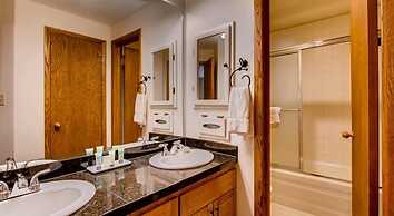 2Br Gorgeous Plaza Condo With A Fireplace - No Cleaning Fee! by RedAwn