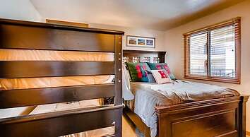 2Br Gorgeous Plaza Condo With A Fireplace - No Cleaning Fee! by RedAwn