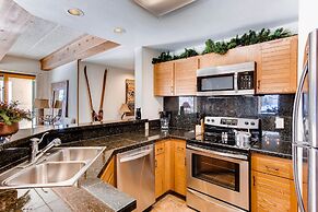 2Br Gorgeous Plaza Condo With A Fireplace - No Cleaning Fee! by RedAwn