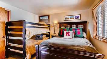 2Br Gorgeous Plaza Condo With A Fireplace - No Cleaning Fee! by RedAwn