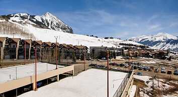 2Br Gorgeous Plaza Condo With A Fireplace - No Cleaning Fee! by RedAwn