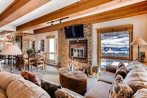 2Br Gorgeous Plaza Condo With A Fireplace - No Cleaning Fee! by RedAwn