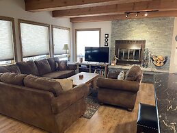 Rustic-Contemporary 3Br With Great Views! - No Cleaning Fee! by RedAwn