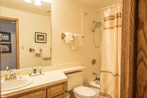 Rustic-Contemporary 3Br With Great Views! - No Cleaning Fee! by RedAwn