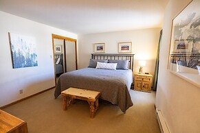 Rustic-Contemporary 3Br With Great Views! - No Cleaning Fee! by RedAwn