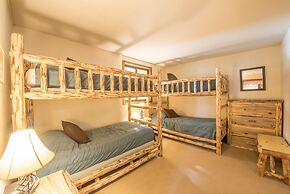 Rustic-Contemporary 3Br With Great Views! - No Cleaning Fee! by RedAwn