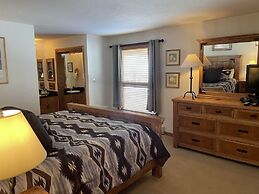 Rustic-Contemporary 3Br With Great Views! - No Cleaning Fee! by RedAwn