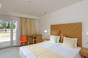 Zeus Hotels Palm Beach