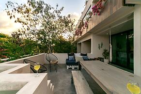 Trinity 202 by Mikitito Rentals