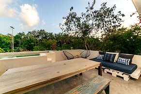 Trinity 202 by Mikitito Rentals