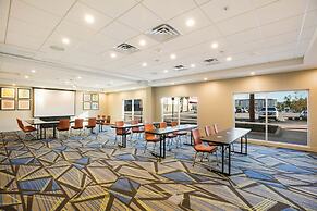 Holiday Inn Express & Suites Jacksonville - Town Center by IHG
