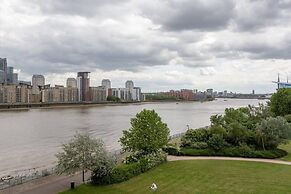Bright, Modern One-bed With Stunning View of Thames