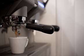 Urban Nest - Suites & Apartments