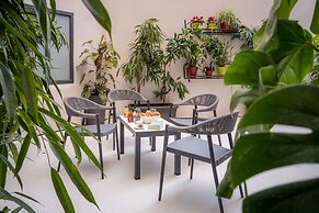 Urban Nest - Suites & Apartments