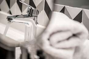 Urban Nest - Suites & Apartments