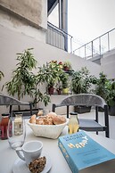 Urban Nest - Suites & Apartments