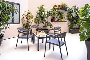 Urban Nest - Suites & Apartments