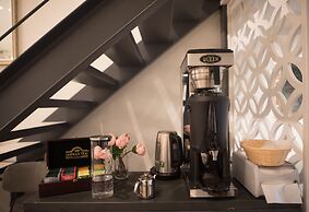 Urban Nest - Suites & Apartments