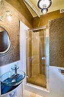 Apartment Valovaya 21b