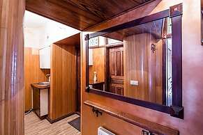 Apartment Halytska 9b